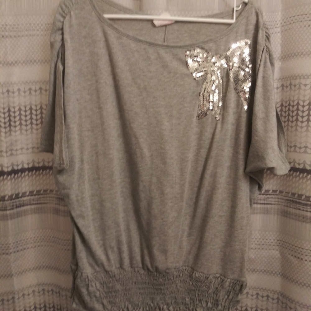 Gray shirt